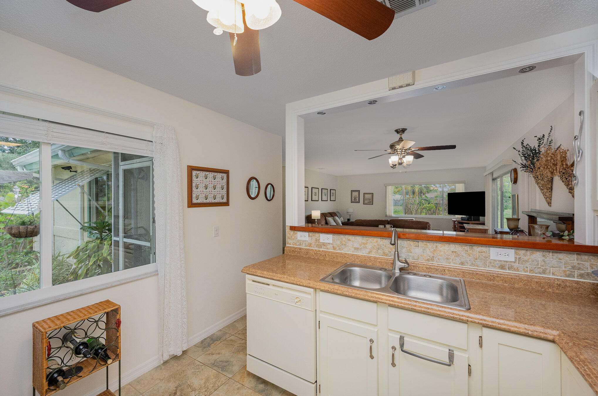 1562 Creel Road Northeast Palm Bay, FL 32905 - Photo 9 of 23 Kitchen