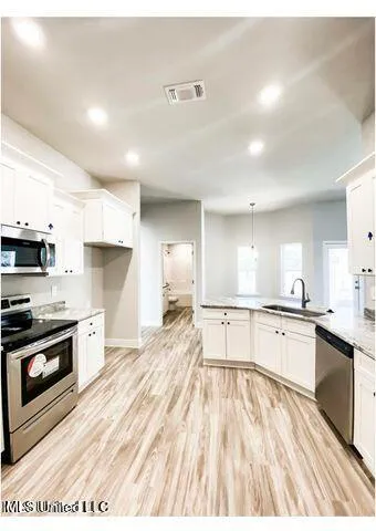 $2,600 | 15349 Lakeview Court, Gulfport, MS 39503