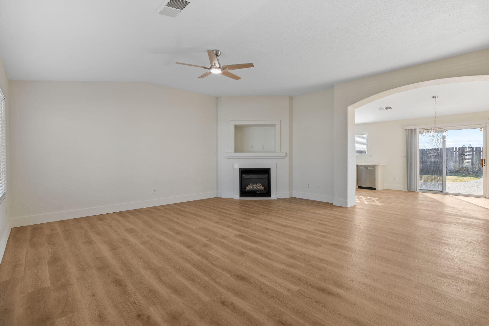 1459 Chimney Way Lemoore, CA 93245 - Photo 3 of 23 6-web-or-mls-713A9933