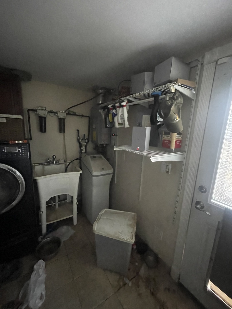 19227 Jacquie Avenue Romeoville, IL 60446 - Photo 14 of 17 a bathroom with a sink and toilet