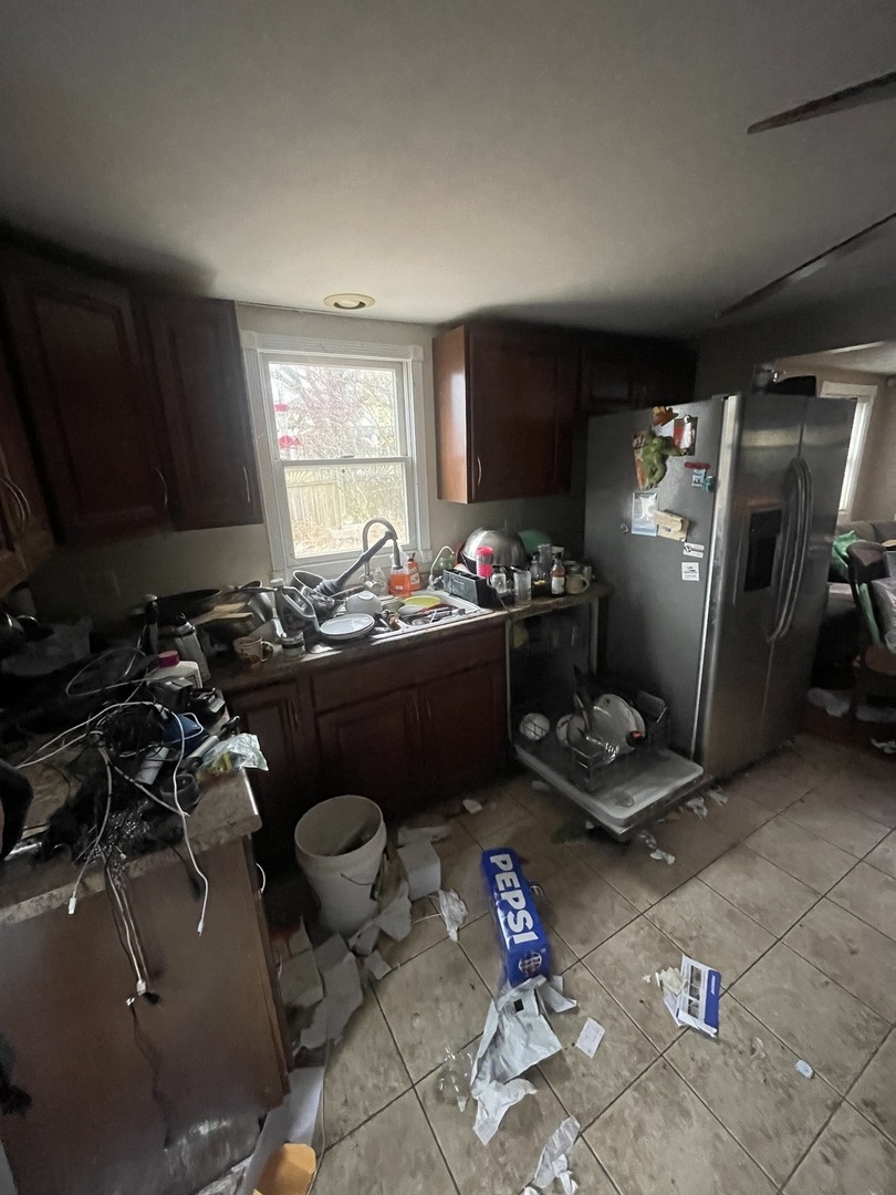 19227 Jacquie Avenue Romeoville, IL 60446 - Photo 7 of 17 a gym room with gym equipment and a window