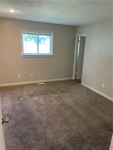 $190,000 | 674 Northwest Valleybrook Road, Blue Springs, MO 64014