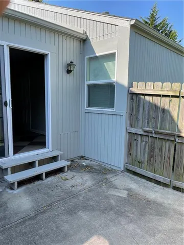 $190,000 | 674 Northwest Valleybrook Road, Blue Springs, MO 64014