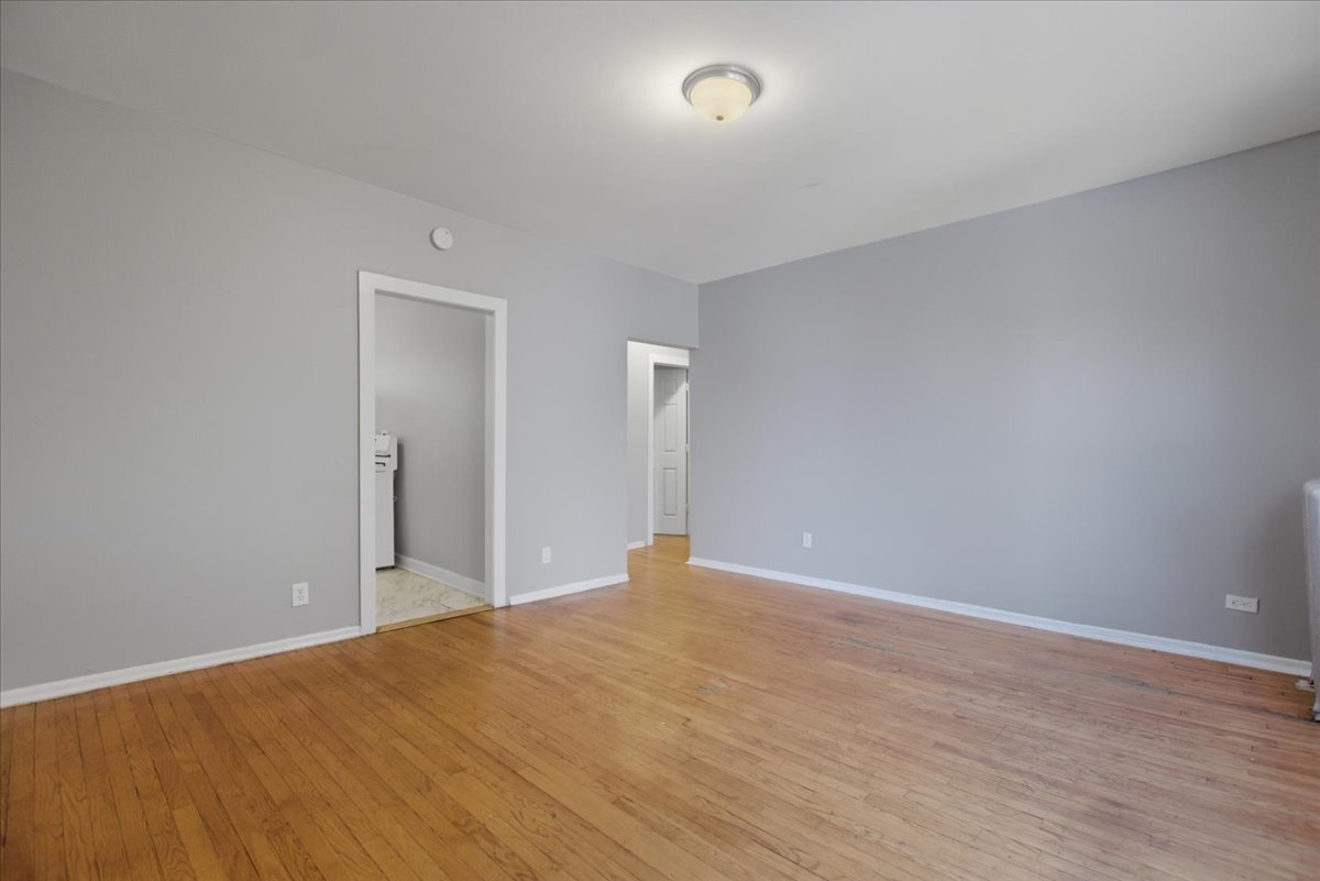 6716 South Merrill Avenue, Unit 2E Chicago, IL 60649 - Photo 5 of 10