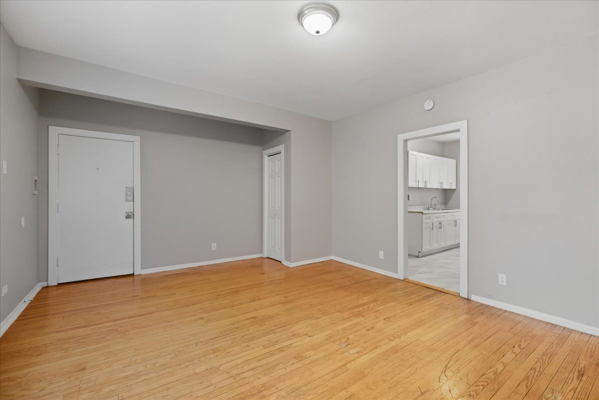 6716 South Merrill Avenue, Unit 2E Chicago, IL 60649 - Photo 6 of 10