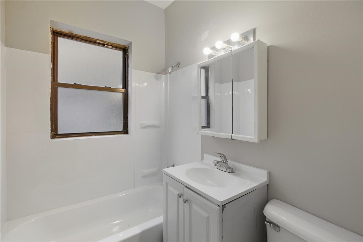 6716 South Merrill Avenue, Unit 2E Chicago, IL 60649 - Photo 9 of 10