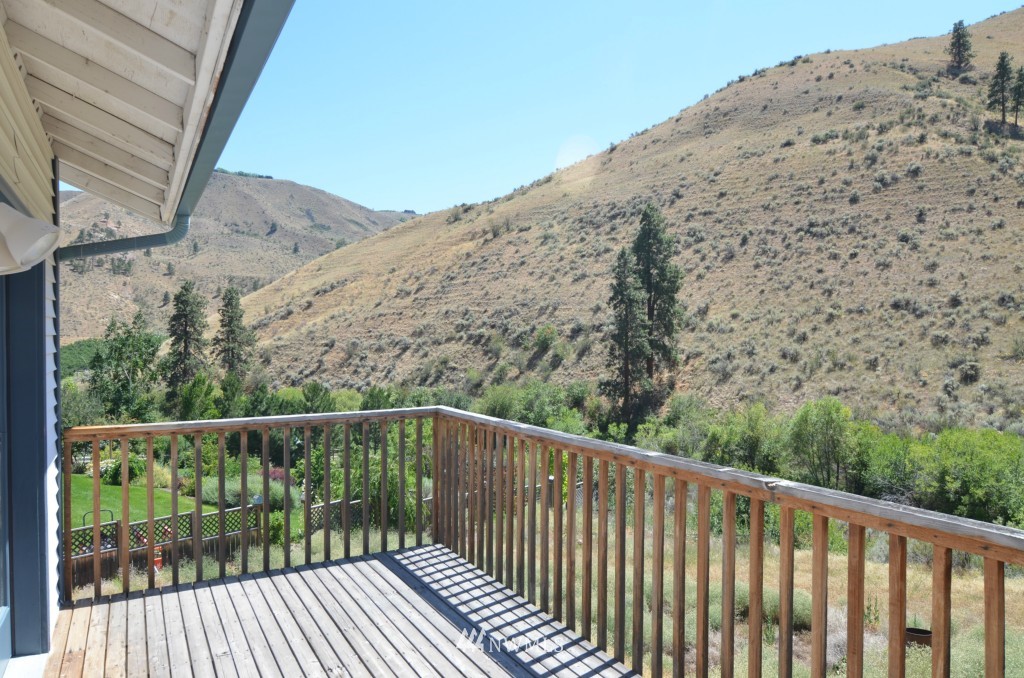 1115 Pitcher Canyon Road Wenatchee, WA 98801 - Photo 2 of 17 Gallery Image 2