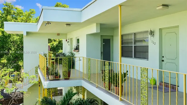 $1,500 | 2031 Dewey Street, Unit 302, Hollywood, FL 33020
