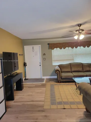 $1,500 | 2031 Dewey Street, Unit 302, Hollywood, FL 33020
