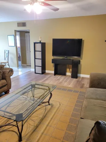 $1,500 | 2031 Dewey Street, Unit 302, Hollywood, FL 33020