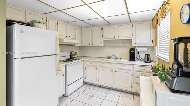 $1,500 | 2031 Dewey Street, Unit 302, Hollywood, FL 33020