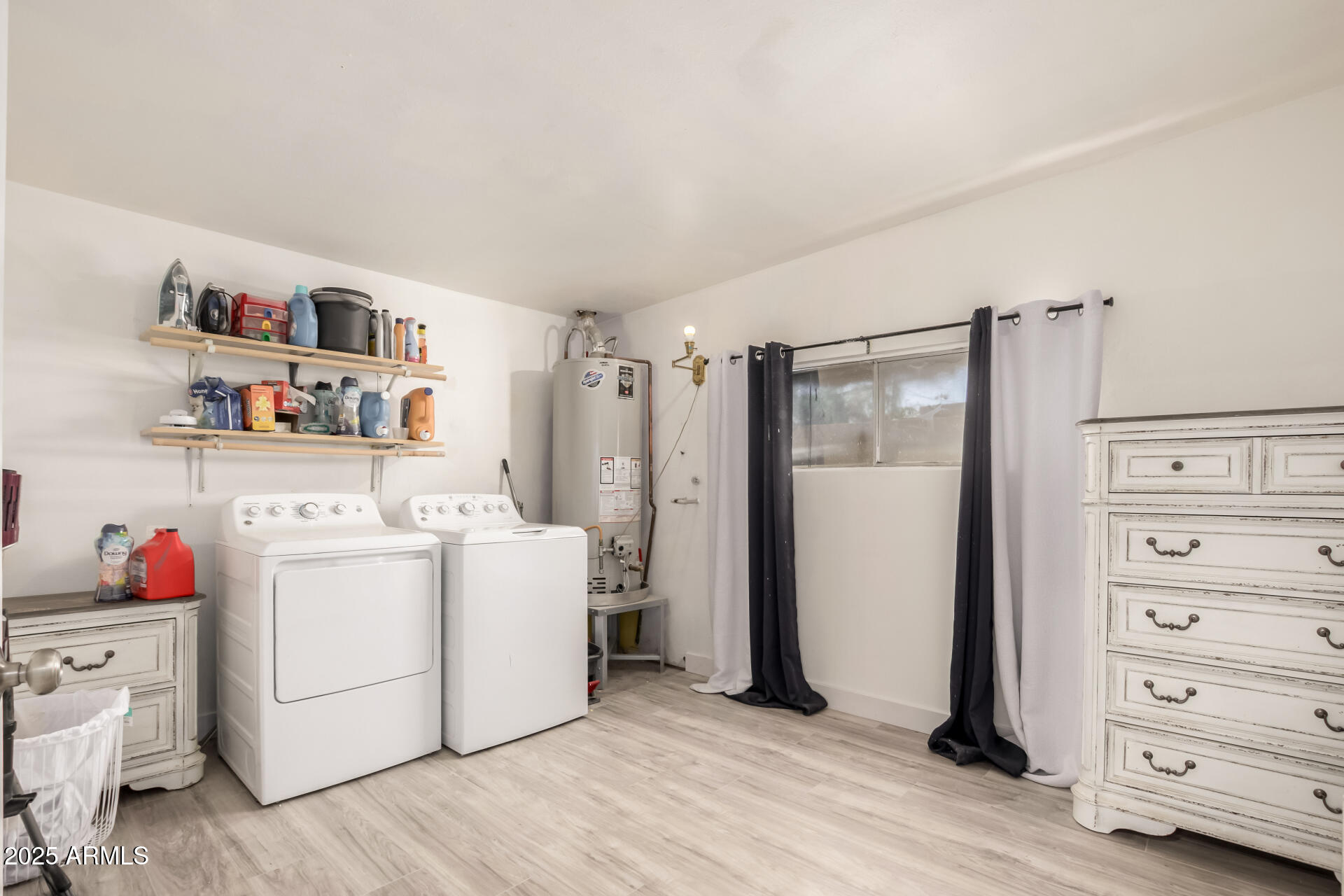 433 East Taylor Street Tempe, AZ 85288 - Photo 24 of 32 a utility room with dryer and washer