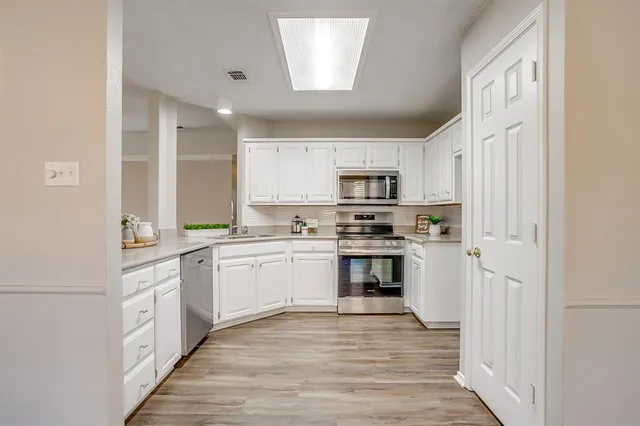 $290,000 | 104 Sandlewood Lane, Burleson, TX 76028