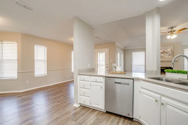 $290,000 | 104 Sandlewood Lane, Burleson, TX 76028