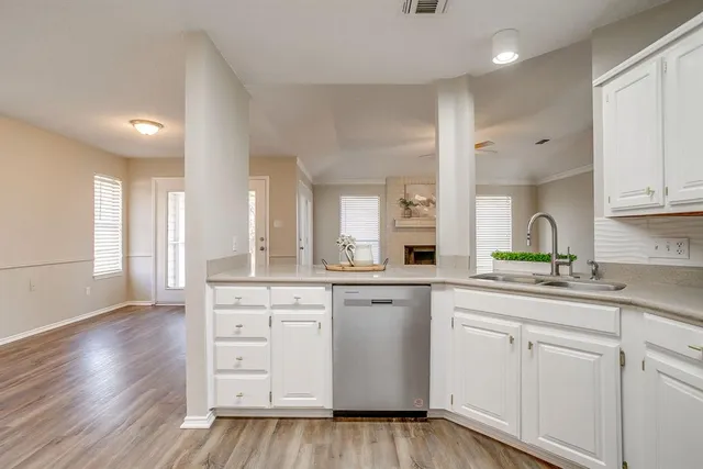 $290,000 | 104 Sandlewood Lane, Burleson, TX 76028