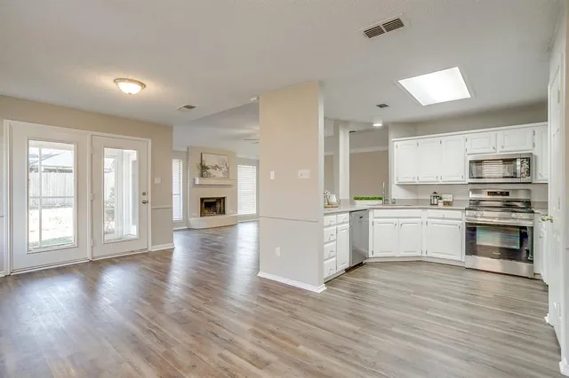 $290,000 | 104 Sandlewood Lane, Burleson, TX 76028