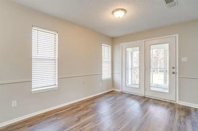 $290,000 | 104 Sandlewood Lane, Burleson, TX 76028