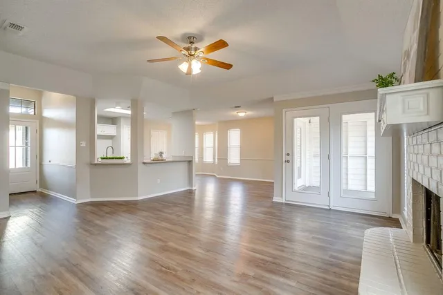 $290,000 | 104 Sandlewood Lane, Burleson, TX 76028