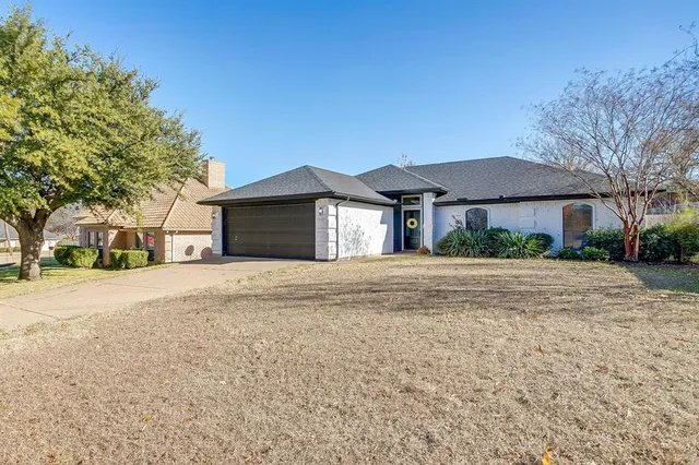 $290,000 | 104 Sandlewood Lane, Burleson, TX 76028