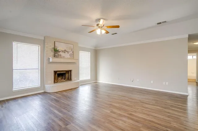 $290,000 | 104 Sandlewood Lane, Burleson, TX 76028