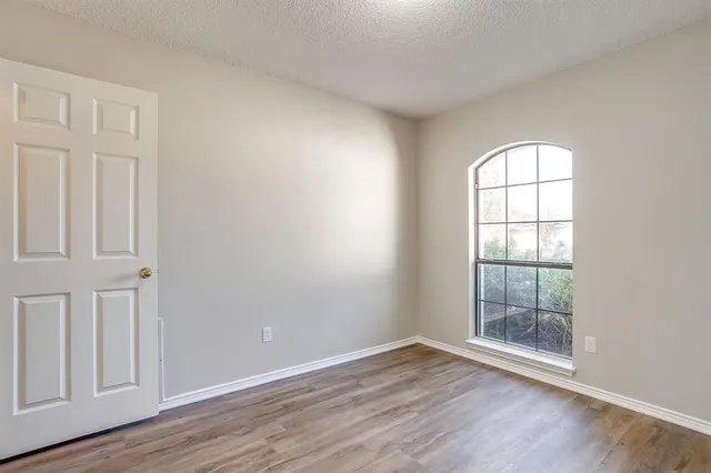 $290,000 | 104 Sandlewood Lane, Burleson, TX 76028