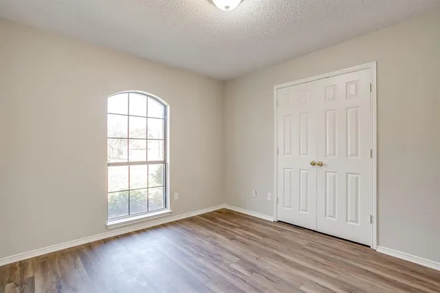 $290,000 | 104 Sandlewood Lane, Burleson, TX 76028