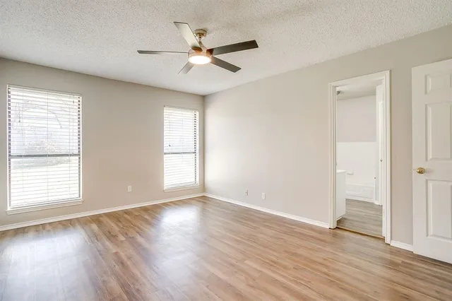 $290,000 | 104 Sandlewood Lane, Burleson, TX 76028