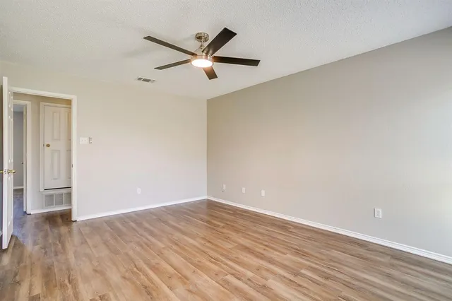 $290,000 | 104 Sandlewood Lane, Burleson, TX 76028