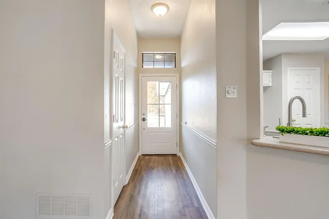 $290,000 | 104 Sandlewood Lane, Burleson, TX 76028