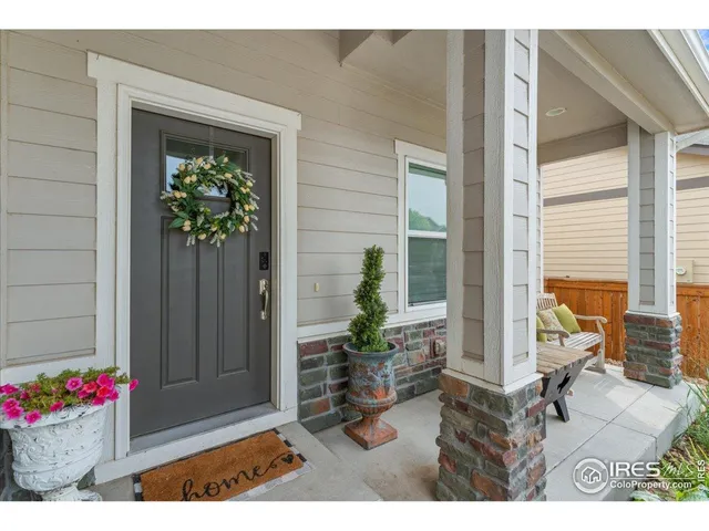 a view of an entryway of the house