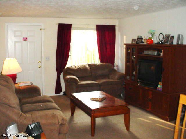 290 Noel Road Orange Park, FL 32073 - Photo 2 of 4 Living Room