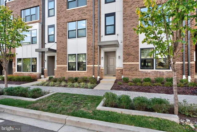 $665,000 | 16282 Connors Way, Unit 26, Rockville, MD 20855