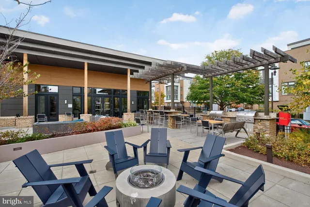 $665,000 | 16282 Connors Way, Unit 26, Rockville, MD 20855