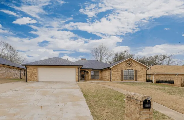 $2,100 | 1909 Castlegate Drive, Henderson, TX 75654