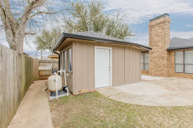 $2,100 | 1909 Castlegate Drive, Henderson, TX 75654