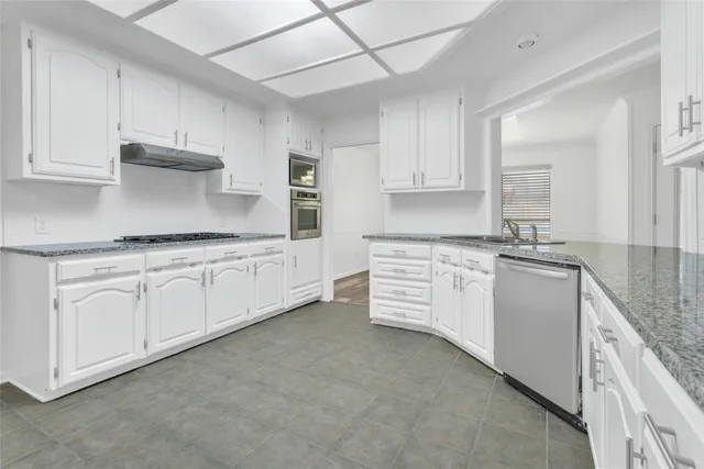 $2,100 | 1909 Castlegate Drive, Henderson, TX 75654