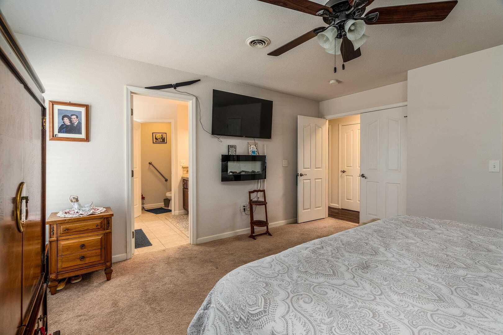 11114 Zachary Drive Marion, IL 62959 - Photo 14 of 34 a bedroom with a bed and a flat tv screen