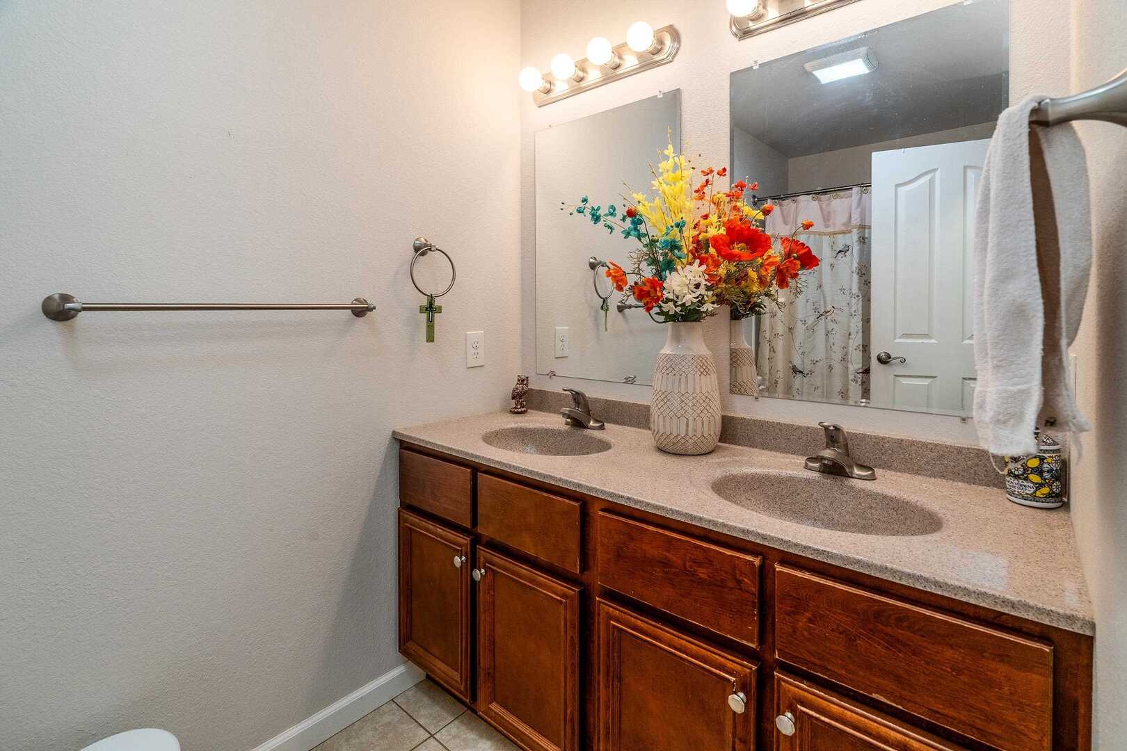 11114 Zachary Drive Marion, IL 62959 - Photo 20 of 34 a bathroom with a sink vanity and a mirror