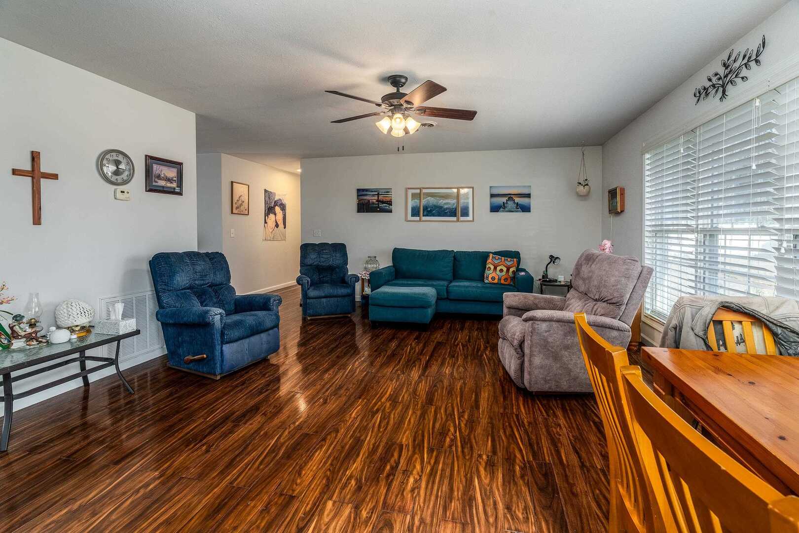 11114 Zachary Drive Marion, IL 62959 - Photo 7 of 34 a living room with furniture and a wooden floor