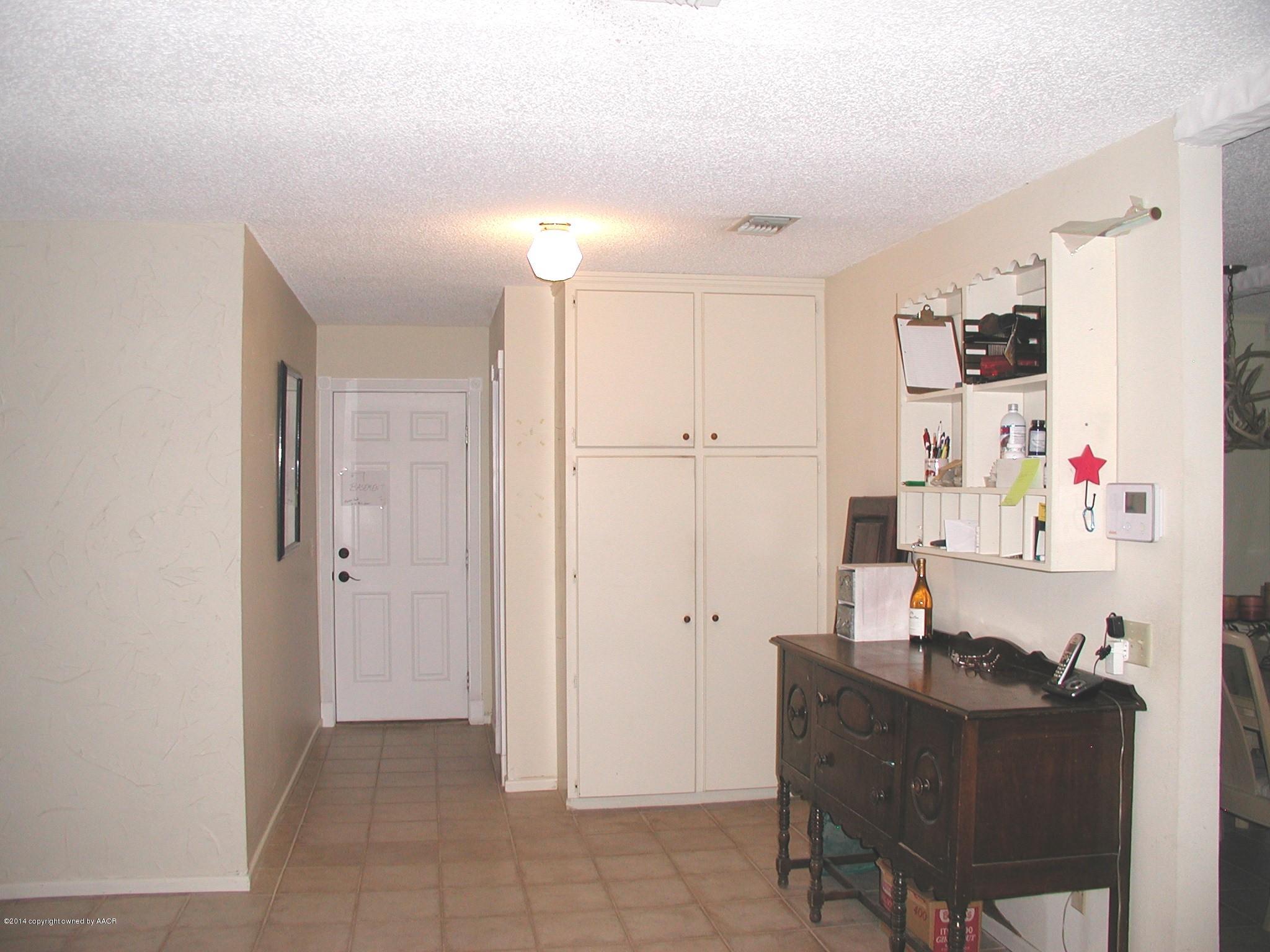 6001 White Fence Road Canyon, TX 79015 - Photo 10 of 29 Pantry n Hall to 1/2 Bath