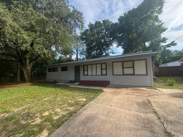 $2,000 | 143 Edwards Circle, Valparaiso, FL 32580