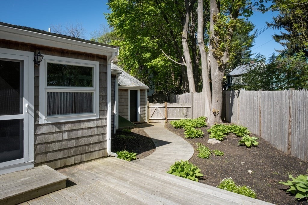 26 Preston Beach Road Marblehead, MA 01945 - Photo 11 of 16