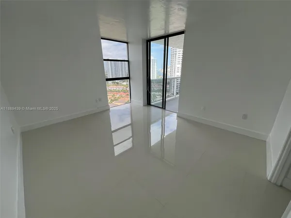 $2,900 | 20505 East Country Club Drive, Unit 2132, Aventura, FL 33180