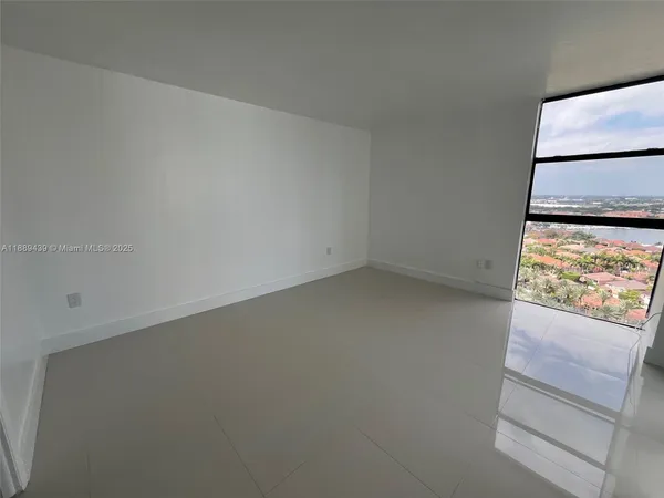 $2,900 | 20505 East Country Club Drive, Unit 2132, Aventura, FL 33180