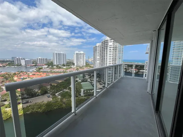 $2,900 | 20505 East Country Club Drive, Unit 2132, Aventura, FL 33180