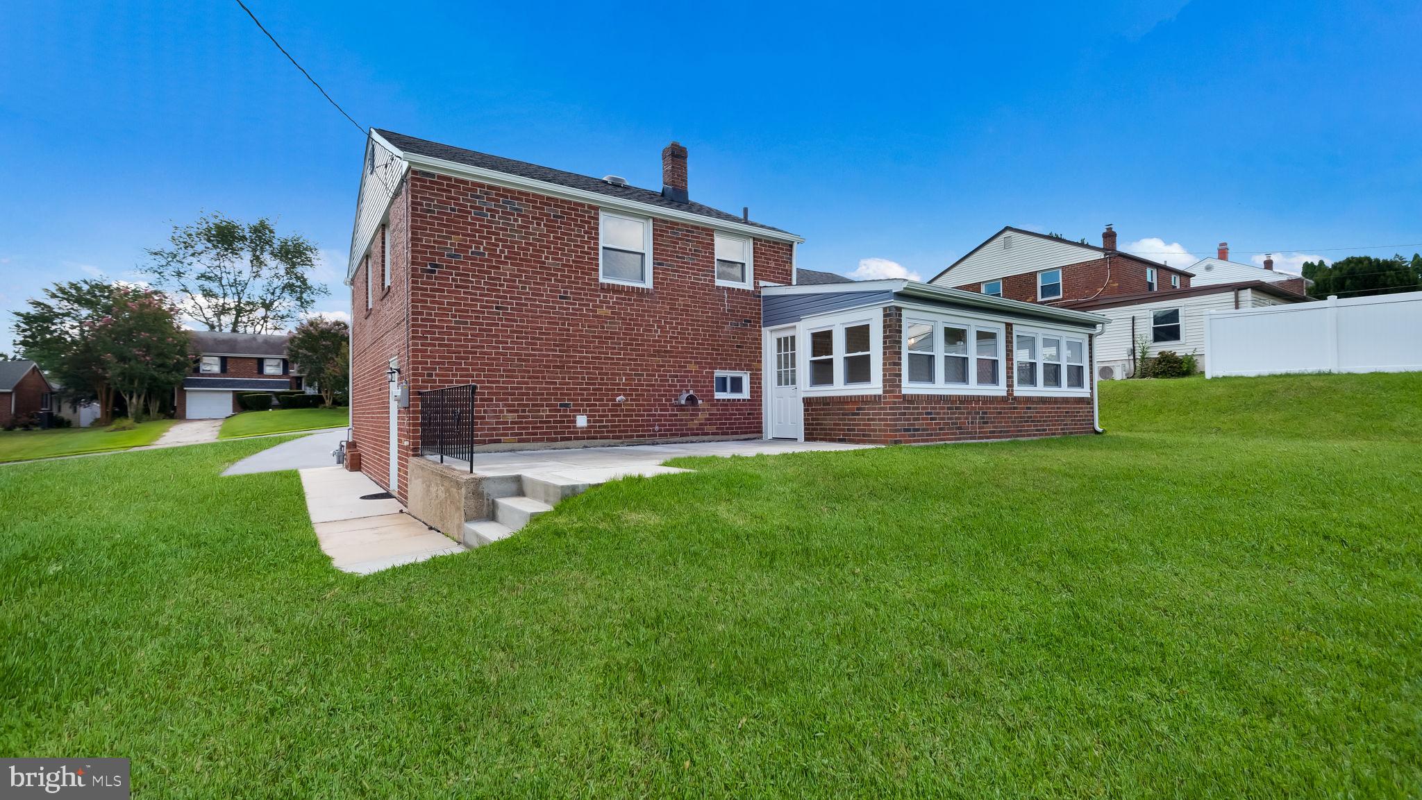 612 Cambridge Road Brookhaven, PA 19015 - Photo 6 of 57 Beautiful brick on 4 sides