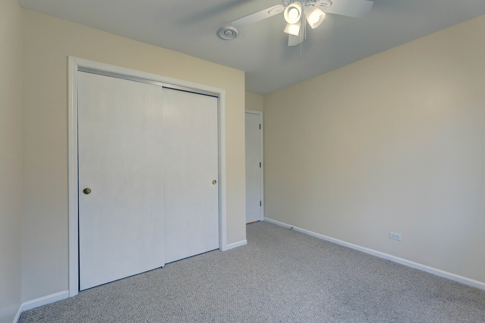 547 Eichler Drive West Dundee, IL 60118 - Photo 15 of 24 an empty room with a chandelier fan and closet