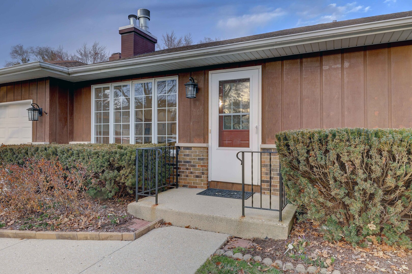 547 Eichler Drive West Dundee, IL 60118 - Photo 2 of 24 a front view of a house