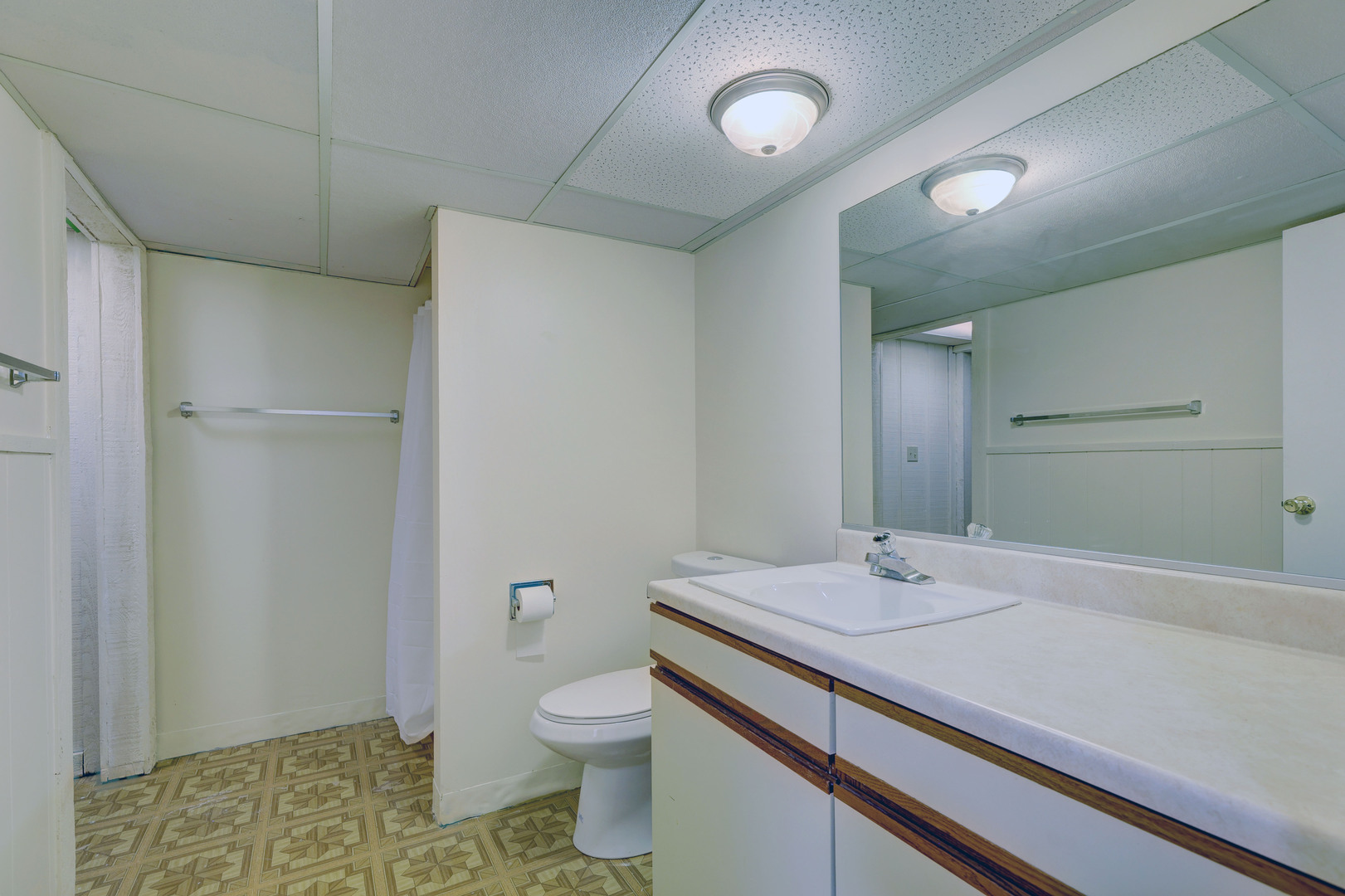 547 Eichler Drive West Dundee, IL 60118 - Photo 22 of 24 a bathroom with a sink toilet and shower