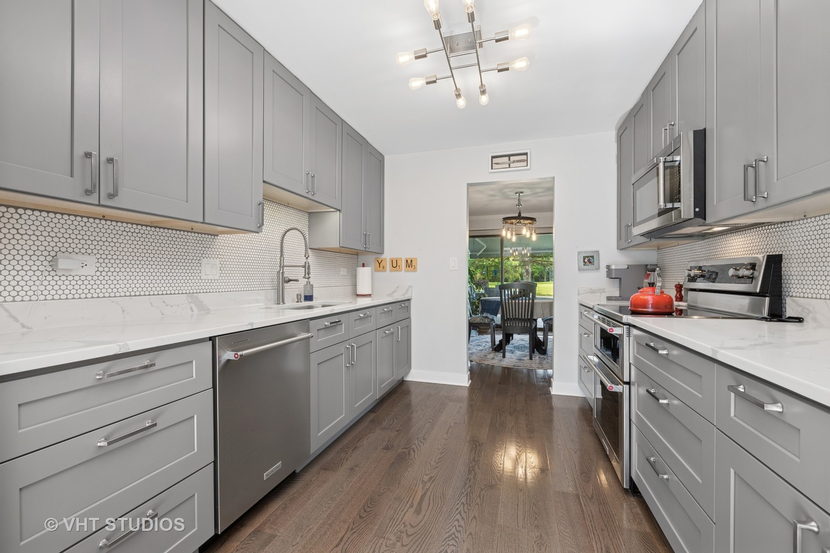 436 Shoreline Road Lake Barrington, IL 60010 - Photo 12 of 56 Gallery Image 12